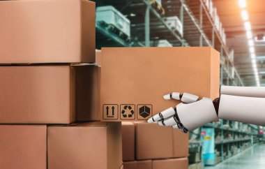 Yenilikçi endüstri robotu insan işçiler için depoda çalışıyor.