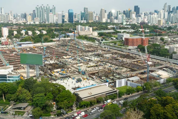 大都市城市景观与建筑工地全景 — 图库照片