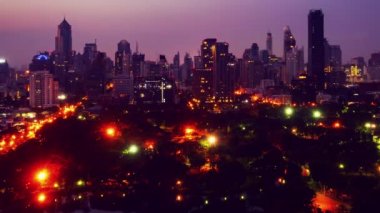 Metropolis 'teki şehir ve binaların gündüz ve gece geçiş süreleri