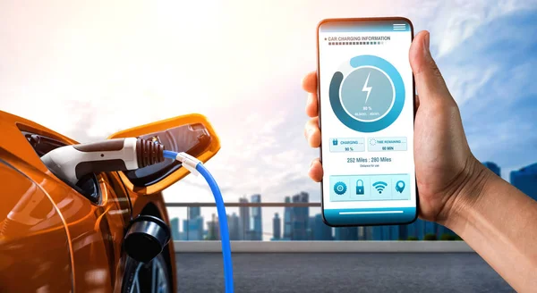 Borne de recharge EV pour voiture électrique avec statut de chargeur d'affichage d'application mobile — Photo