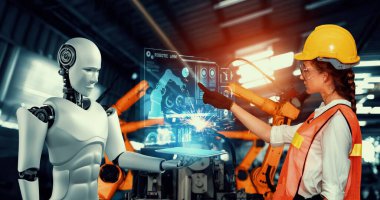 Mekanize endüstri robotu ve insan işçileri gelecekteki fabrikada birlikte çalışıyorlar.