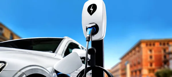 绿色能源与生态动力概念下电动汽车电动汽车充电站 — 图库照片