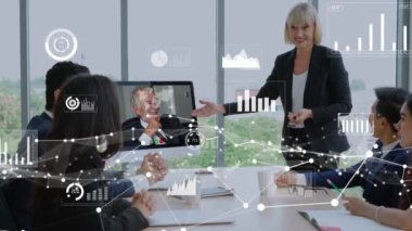 Şirket personeli toplantısındaki iş adamlarının yaratıcı görüntüsü