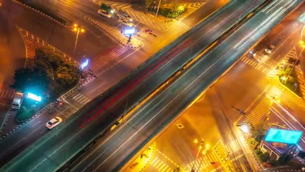 Time lapse of busy highway road junction in metropolis city center at night — Stock Video