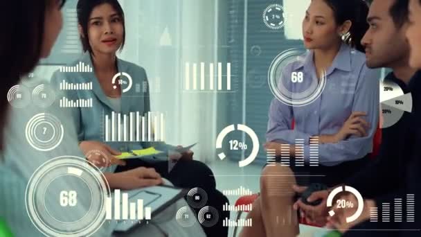 Pebisnis dalam rapat staf perusahaan dengan grafis sementara — Stok Video