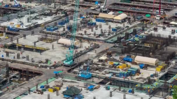 Lapso de tempo de canteiro de obras com maquinaria de construção pesada em metrópole — Vídeo de Stock