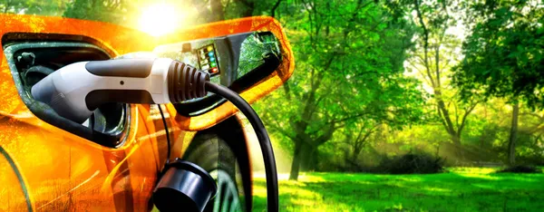 EV зарядная станция для электромобиля в концепции зеленой энергии и экологической энергии — стоковое фото