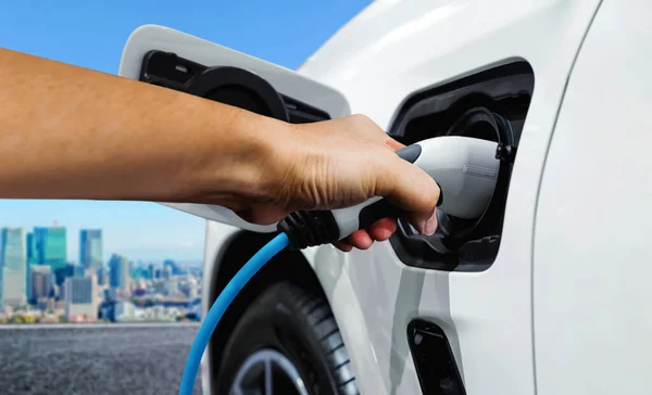 Borne de recharge EV pour voiture électrique en concept d'énergie verte et d'éco-énergie — Photo
