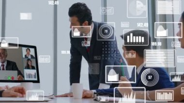 Şirket personeli toplantısındaki iş adamlarının yaratıcı görüntüsü