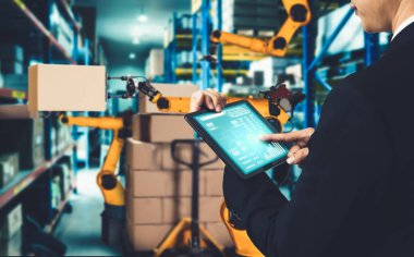 Yenilikçi depo ve fabrika dijital teknolojisi için akıllı robot kol sistemleri