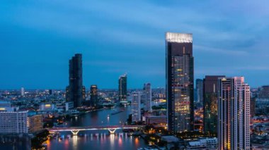 Metropolis 'teki şehir ve binaların gündüz ve gece geçiş süreleri