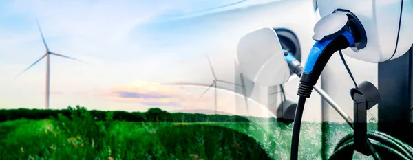 Stacja ładowania pojazdów elektrycznych w koncepcji ekologicznej zrównoważonej energii — Zdjęcie stockowe