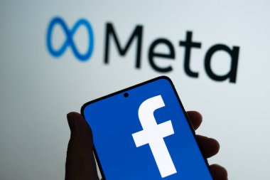 Meta logosu bir aygıt ekranında gösterilir