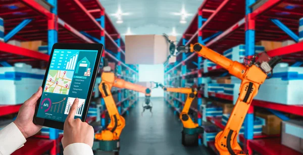 Smart robot arm systems for innovative warehouse and factory digital technology — Stock Photo, Image