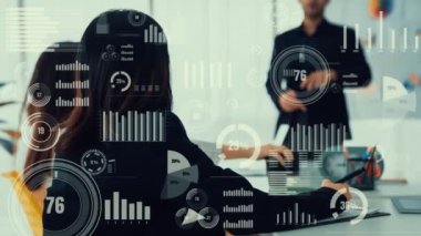 Şirket personeli toplantısındaki iş adamları imrendirici grafikle