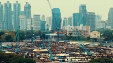 Metropolis 'teki şehir ve inşaat alanının panoramik görüntüsü