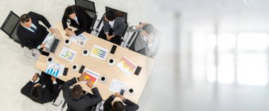 Yukarıdan çekilen iş adamları grup toplantısı geniş görünüm