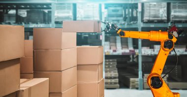 Yenilikçi depo ve fabrika dijital teknolojisi için akıllı robot kol sistemi