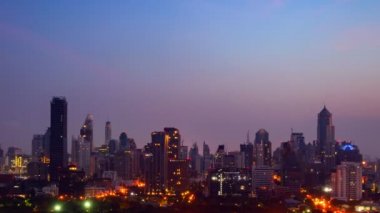 Metropolis 'teki şehir ve binaların gündüz ve gece geçiş süreleri