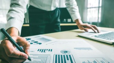 İş zekası teknolojisi ve büyük veri analitik karışık medya