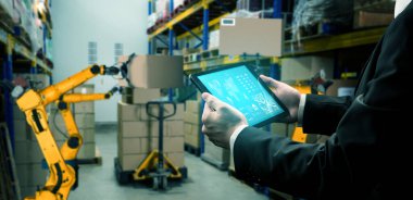 Yenilikçi depo ve fabrika dijital teknolojisi için akıllı robot kol sistemleri