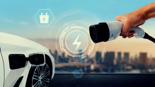 Σταθμός φόρτισης EV για ηλεκτρικό αυτοκίνητο στην έννοια της πράσινης ενέργειας και της οικολογικής ισχύος — Αρχείο Βίντεο
