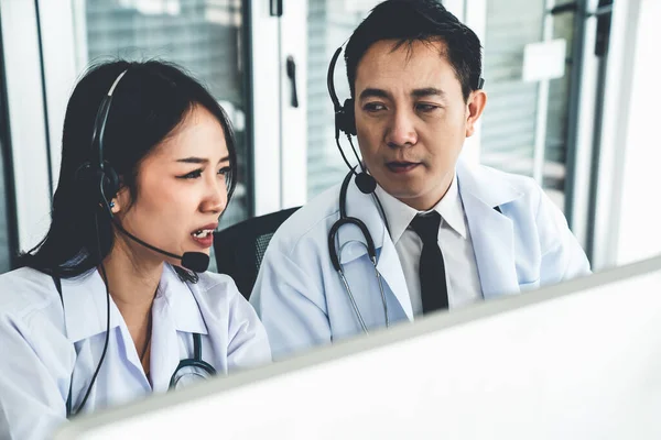 Doctor team wearing headset talking actively on video call in hospital clinic — Stock Photo, Image