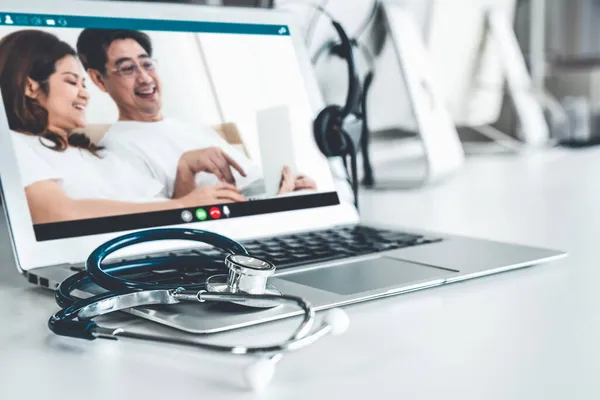 Telemedicine service online video call for doctor to actively chat with patient — Stock Photo, Image