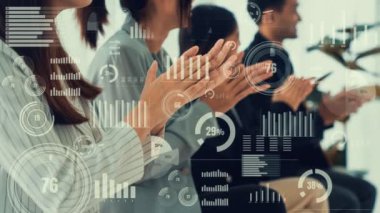 Kurumsal personel toplantısında iş adamlarının kutlamaları hakkında çevresel grafik
