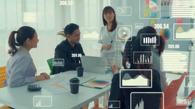 Şirket personeli toplantısındaki iş adamları imrendirici grafikle