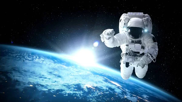 Astronauta fazer caminhada espacial enquanto trabalha para a missão de voo espacial — Fotografia de Stock