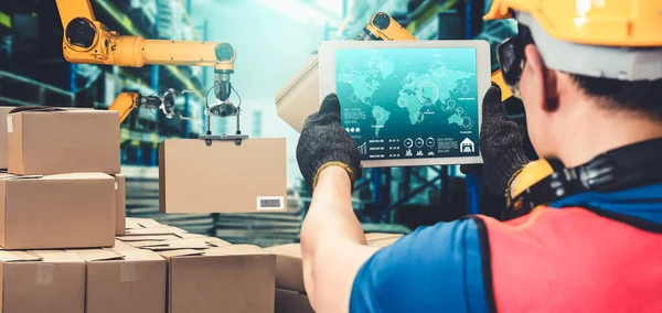 Sistemas inteligentes de brazos robóticos para una innovadora tecnología digital de almacén y fábrica — Foto de Stock