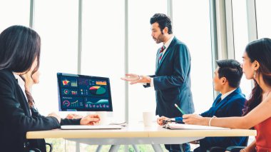 Dahiyane bilgisayar yazılımının iş veri paneli analizi