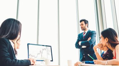 Dahiyane bilgisayar yazılımının borsa veri tablosu analizi