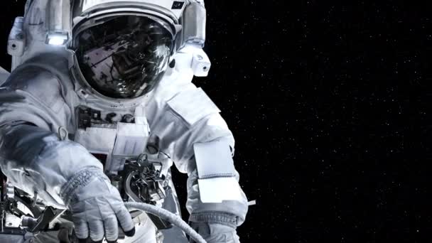 우주 비행사는 우주 비행 임무를 수행하는 동안 우주 유영을 한다 — 비디오