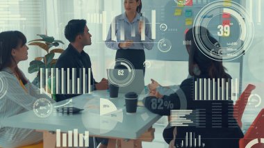 Şirket personeli toplantısındaki iş adamları imrendirici grafikle