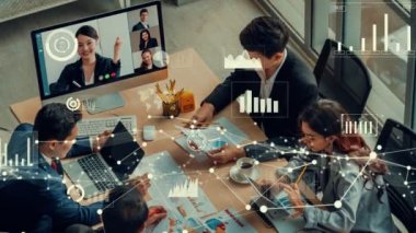 Şirket personeli toplantısındaki iş adamlarının yaratıcı görüntüsü