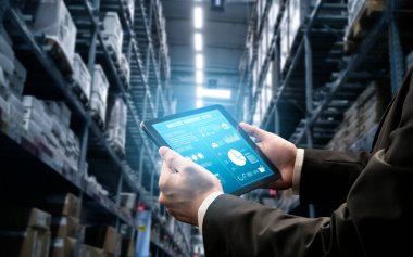 Bilgisayarda gerçek zamanlı izleme için depo yönetimi yenilikçi yazılımı