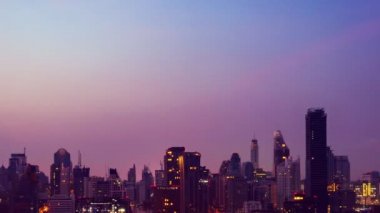 Metropolis 'teki şehir ve binaların gündüz ve gece geçiş süreleri