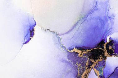 Kağıt üzerinde mermer sıvı mürekkep resminin mor altın soyut arkaplanı .