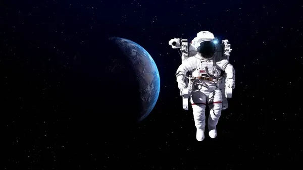 Astronauta astronauta hacer caminata espacial mientras trabaja para la misión de vuelos espaciales — Foto de Stock