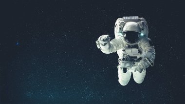 Astronot uzay yürüyüşü yaparken uzay uçuşları görevinde çalışıyor.