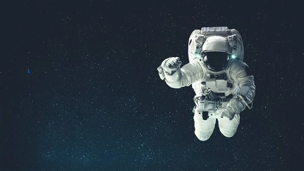 Astronot uzay yürüyüşü yaparken uzay uçuşları görevinde çalışıyor. — Stok fotoğraf