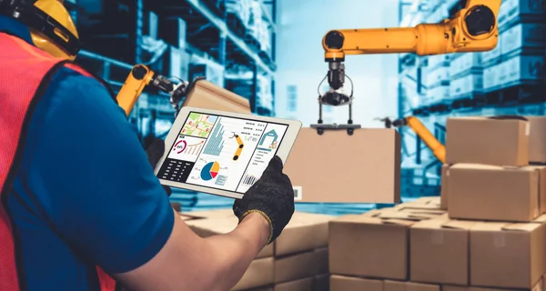 Smart robot arm systems for innovative warehouse and factory digital technology — Stock Photo, Image