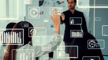 Şirket personeli toplantısındaki iş adamları imrendirici grafikle