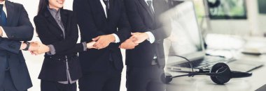 Başarılı iş adamlarının bir arada durması görüşü genişletiyor