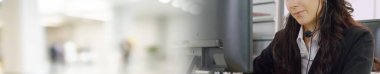 Geniş görünüm panorama panoramasında çağrı merkezi ya da müşteri destek ajanı