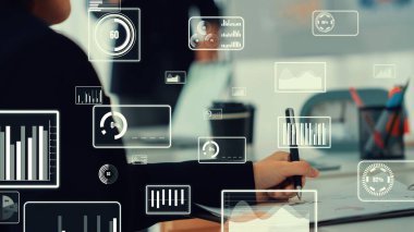 Şirket personeli toplantısındaki iş adamları imrendirici grafikle