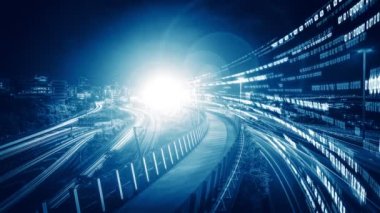 Siber küresel iletişim ve kodlama kavramında yolda dijital veri akışı