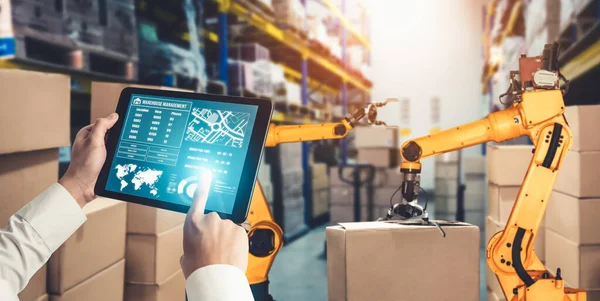 Smart robot arm systems for innovative warehouse and factory digital technology — Stock Photo, Image